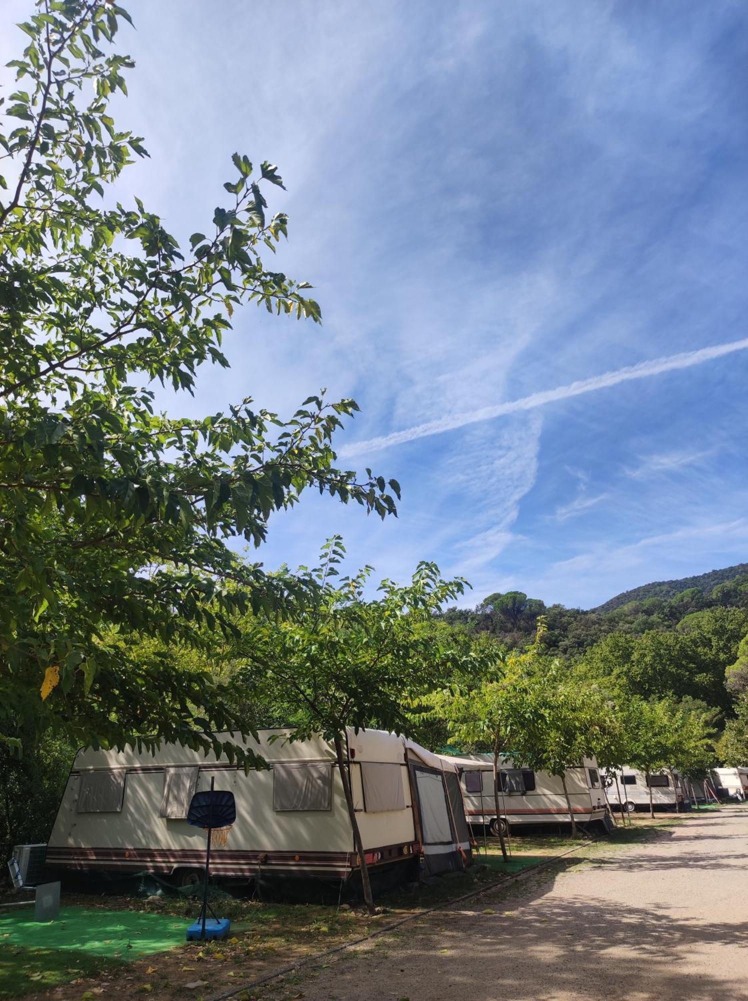 Camping Parc Gualba Гуальба-де-Дальт Экстерьер фото