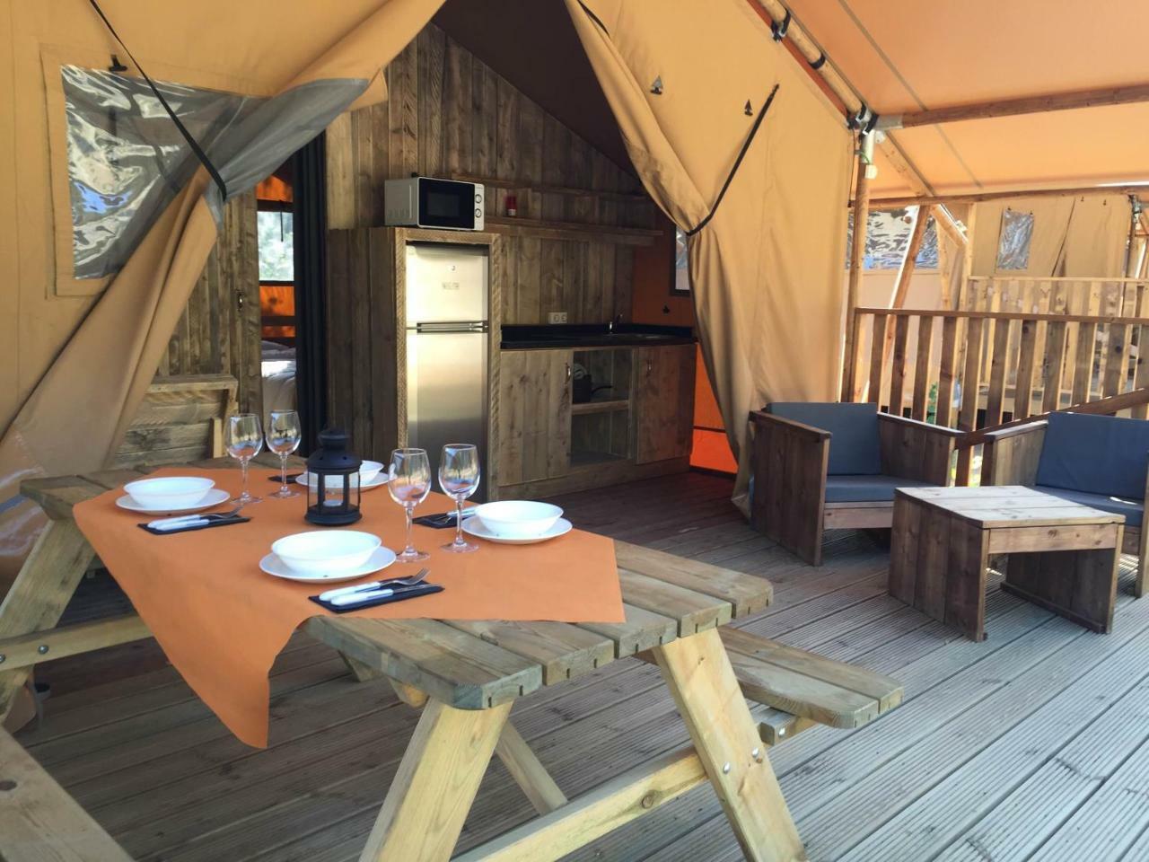 Camping Parc Gualba Гуальба-де-Дальт Экстерьер фото